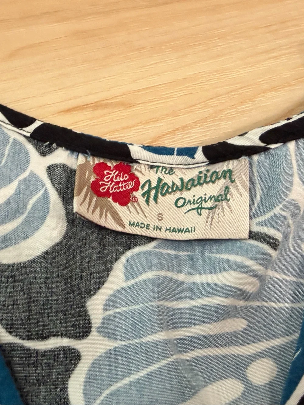 Hilo Hattie Blue and Black Tropical Top